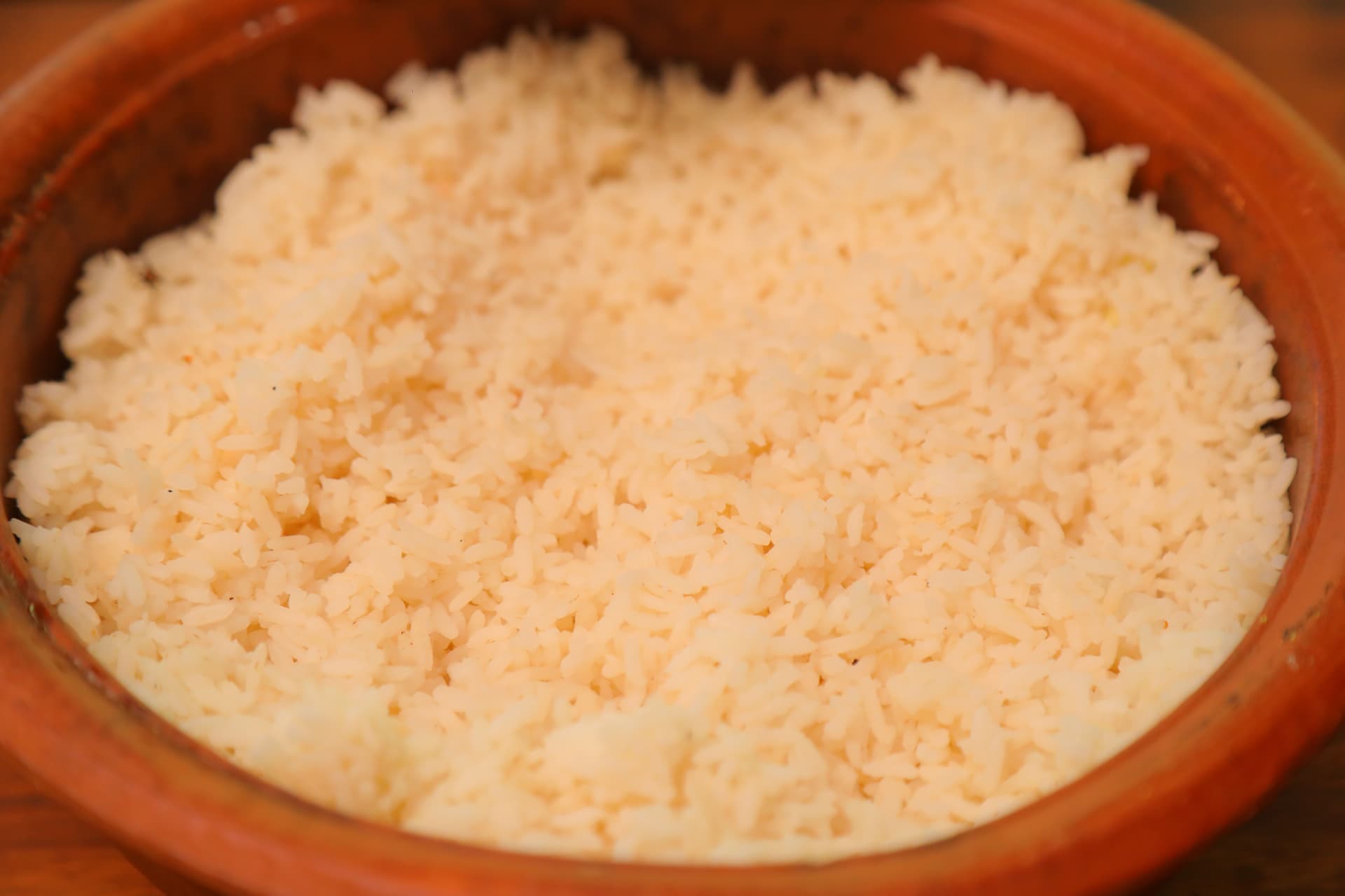 Freshly cooked authentic Sri Lankan rice steaming in a traditional clay pot — a hallmark of the Nature Win Yala dining experience.